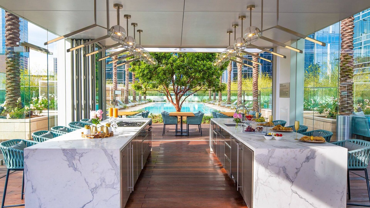 Commerce Condo | Los Angeles Down Town Lux Condo with Wrap Around Balcony and Spectacular Views