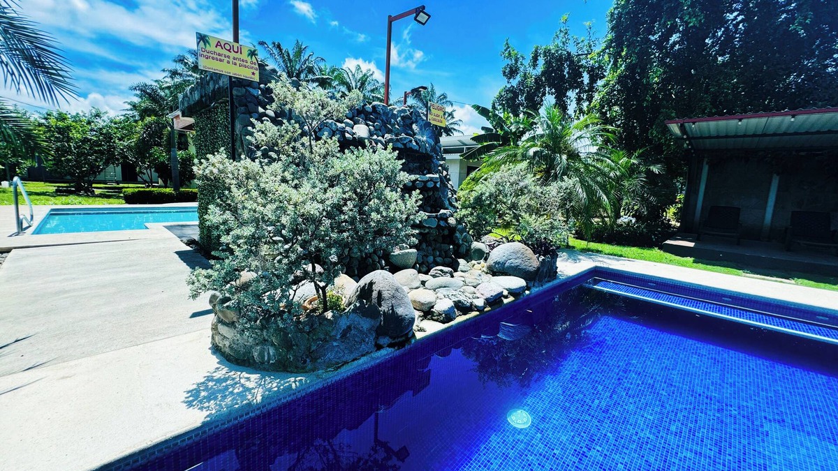 Parrita Hotel | Los Angeles Hotel & Resort
