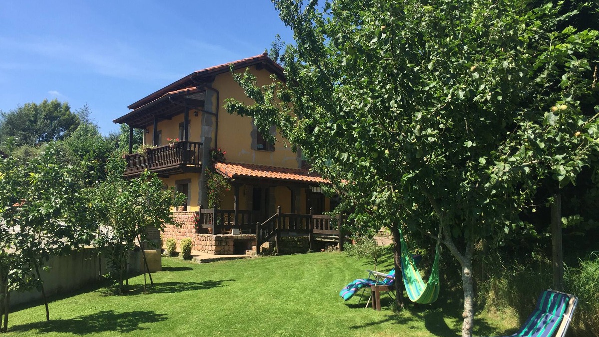 Celis Cottage | Los Avellanos CASA 3. In the mountains, near the beach and the Soplao cave.