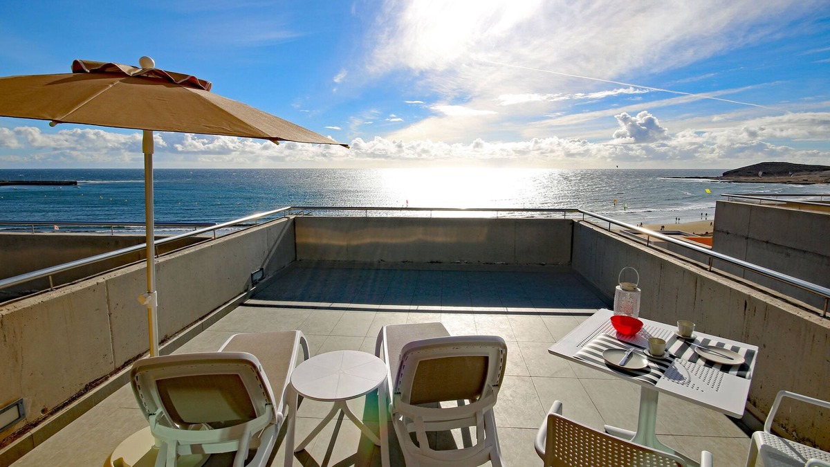 El Medano Apartment | Los Balos 29 by RENTMEDANO beach front attic wifi, parking, board storage