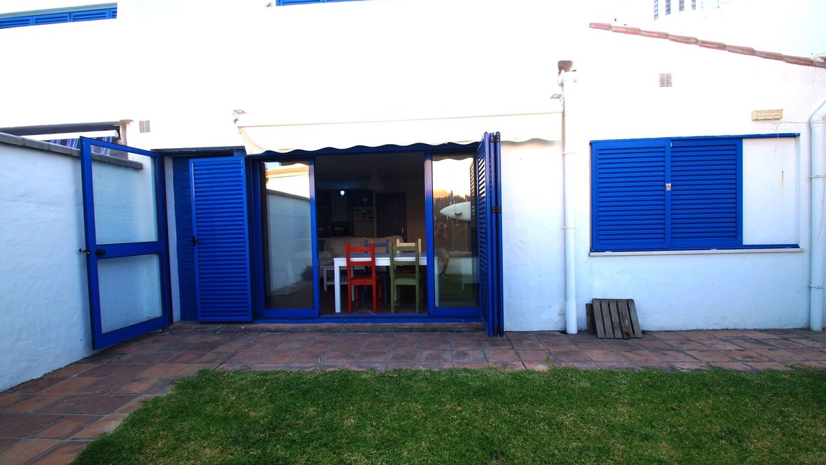 Tarifa House | Los Lances 2nd line beach: Ibicencan house with lawn for 6 persons