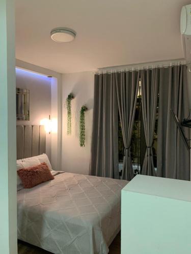 Simon Bolivar Apartment | Los Soles Suite Mall del Sol Guayaquil Airport