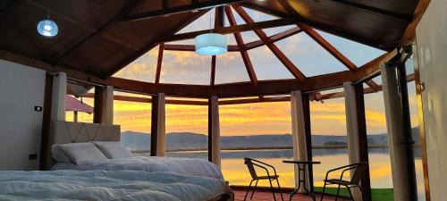 Puno Cabin | Los Uros vista Ciudad Puno