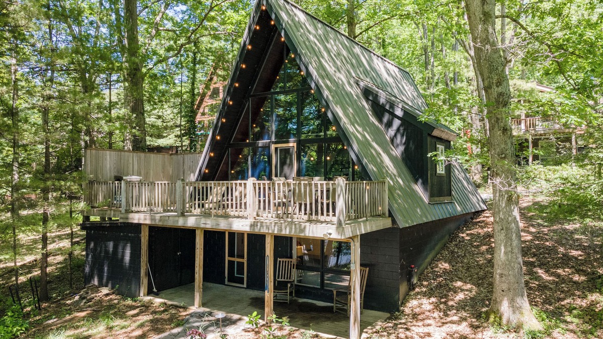 Swanton House | Lost and Found: Lakefront, Private Dock, Fire Pit, Ping Pong!