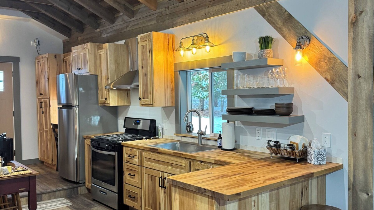 Athol Cabin | Lost in the Woods Cabin, Escape to Tranquility at ‘Lost in the Woods’ – Your Cozy North Idaho Hideaw
