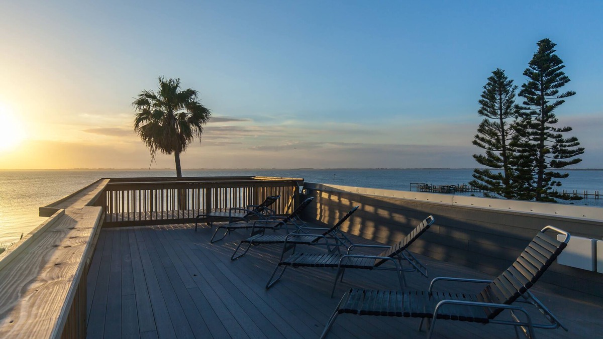 Crescent Beach Hotel | Lost Inn Paradise