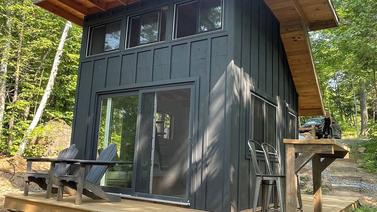 Frontenac Cabin | Lost Loft - NEW Waterfront Tiny Cottage. Sleeps 2, off-grid, quiet lake!