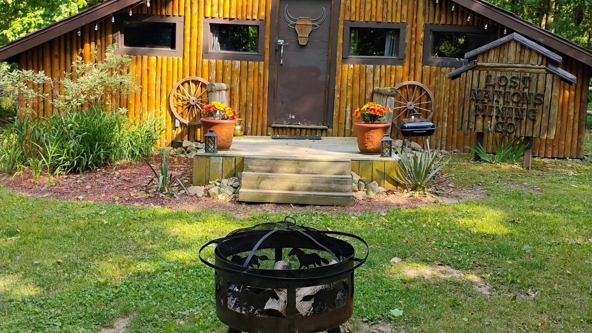Frontier Cabin | Lost Nations Cowboy Town Mining Company Cabin