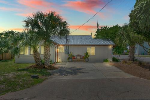 Bid-a-wee Beach House | Lost Pearl - Charming 1940s Beach Cottage, 1 Block to Private Beach Access, Sznl Pckgs, FREE Daily Activities, and More