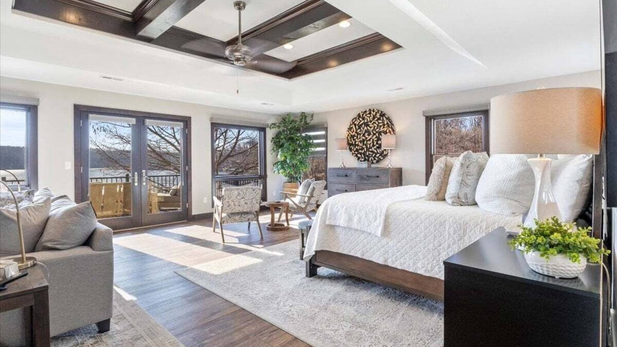 Versailles House | LOTO Pointe, Updated Luxury Home w/Boat & PWC Slip, Boat Ramp, Firepits, Pool Table & More!