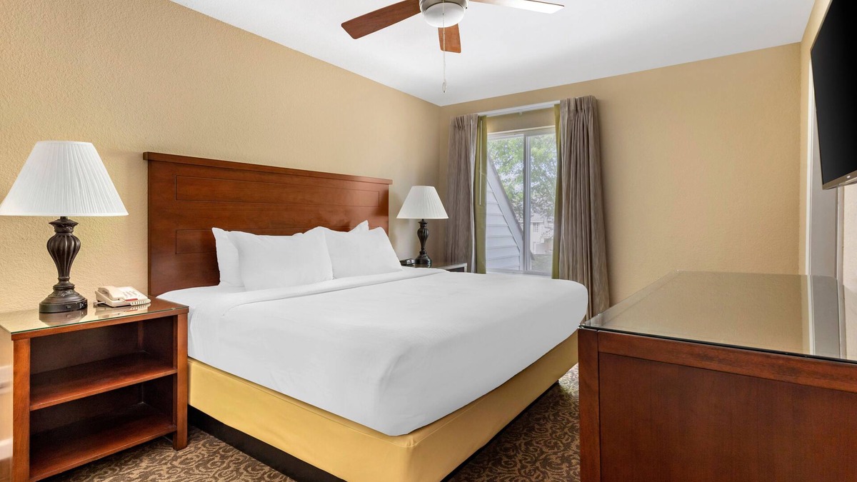 Berkeley Hotel | Lots of Activities to Enjoy! 2 Units, Indoor & Outdoor Pools, Free Parking