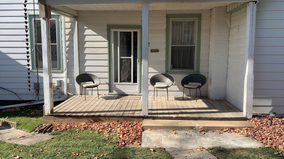Newmarket Apartment | Lotus Landing: tranquil main level unit in quaint home w/fireplace, deck & yard