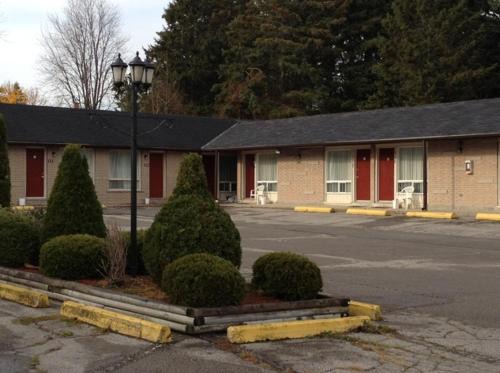 Cobourg Hotel | Lotus Motel