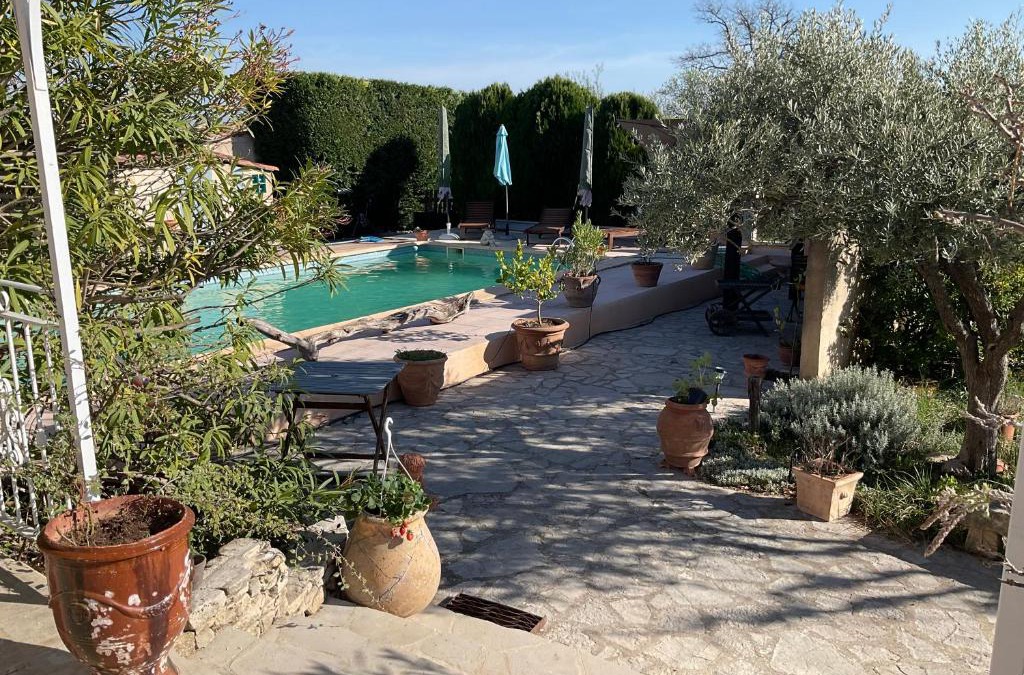 Cabrieres-dʼAigues House | Lou Jasset