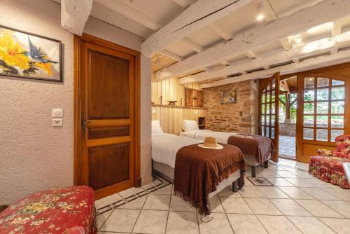 Saint-Antonin Noble Val Bed & Breakfast | Lou Papagai