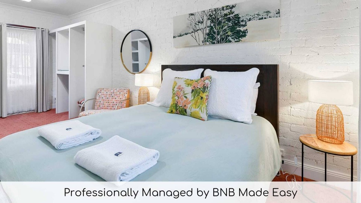 Orange House | Lou's Cottage - Romantic, Country Couples Retreat
