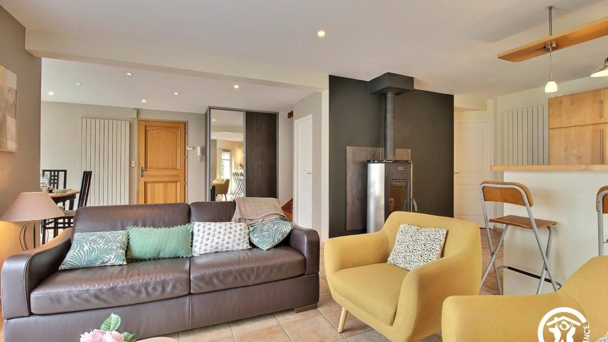 Locoal-Mendon House | Louanou - LOCOAL MENDON
