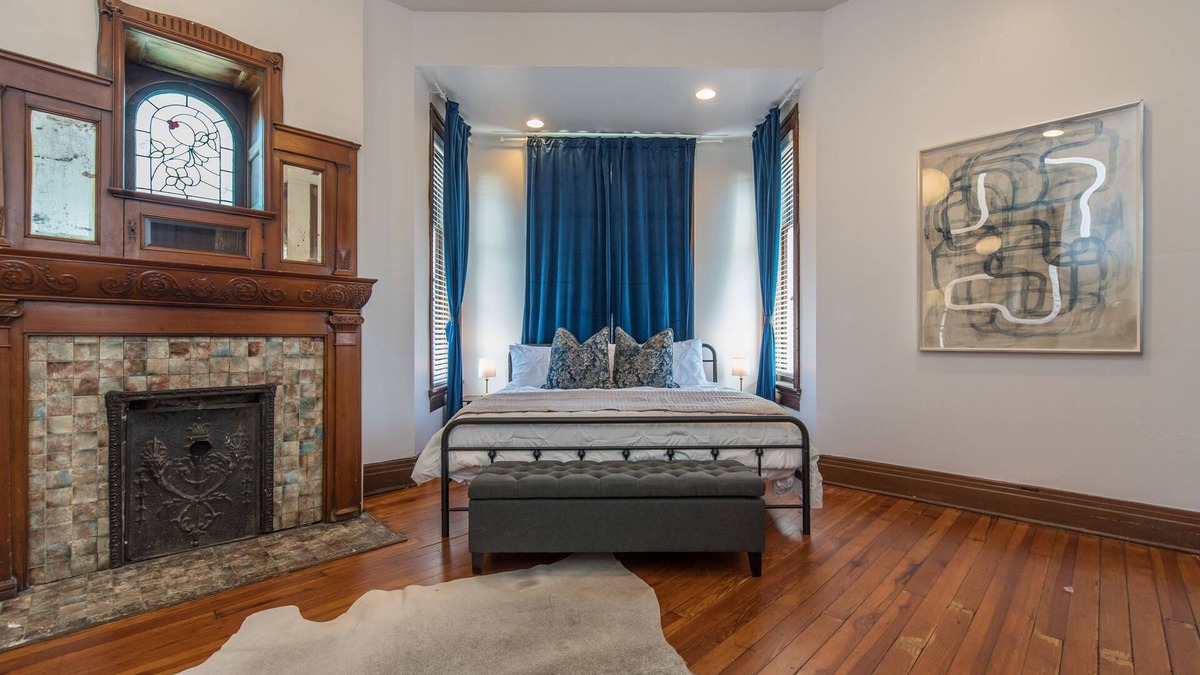 Lexington Apartment | Loudon's Whimsical Apartment/Walk to Greyline
