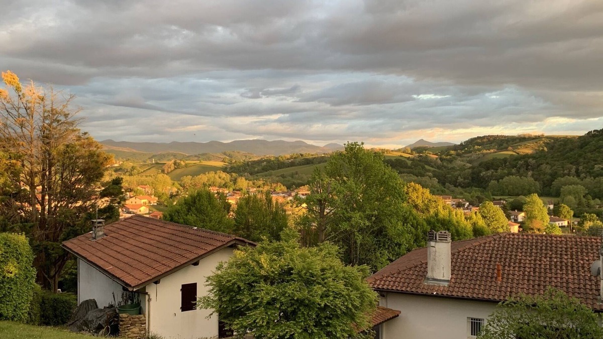 Saint-Pee-sur-Nivelle House | Loue Maison Avec vue sur Montagne, 6 Chambres, 14 Couchages