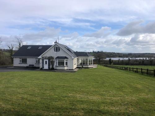 Drumsna Apartment | Lough Aduff Lodge 5 minutes from Carrick on Shannon
