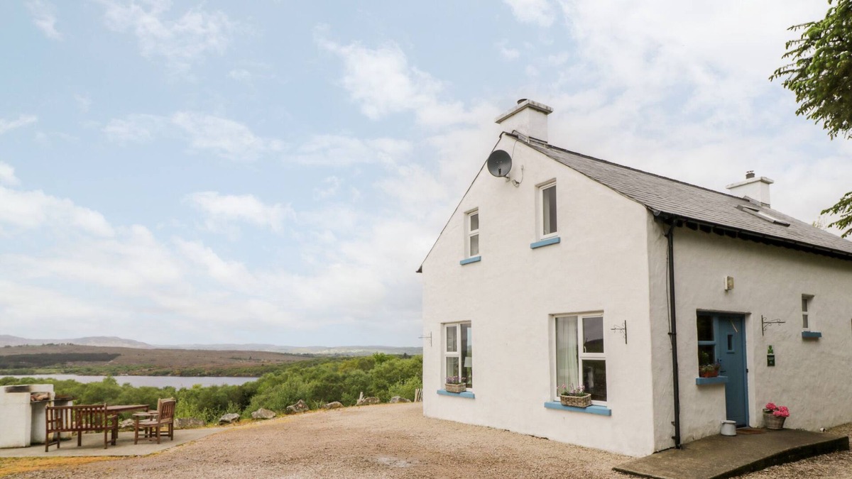 Donegal Cottage | LOUGH VIEW COTTAGE, pet friendly in Carrigart, County Donegal