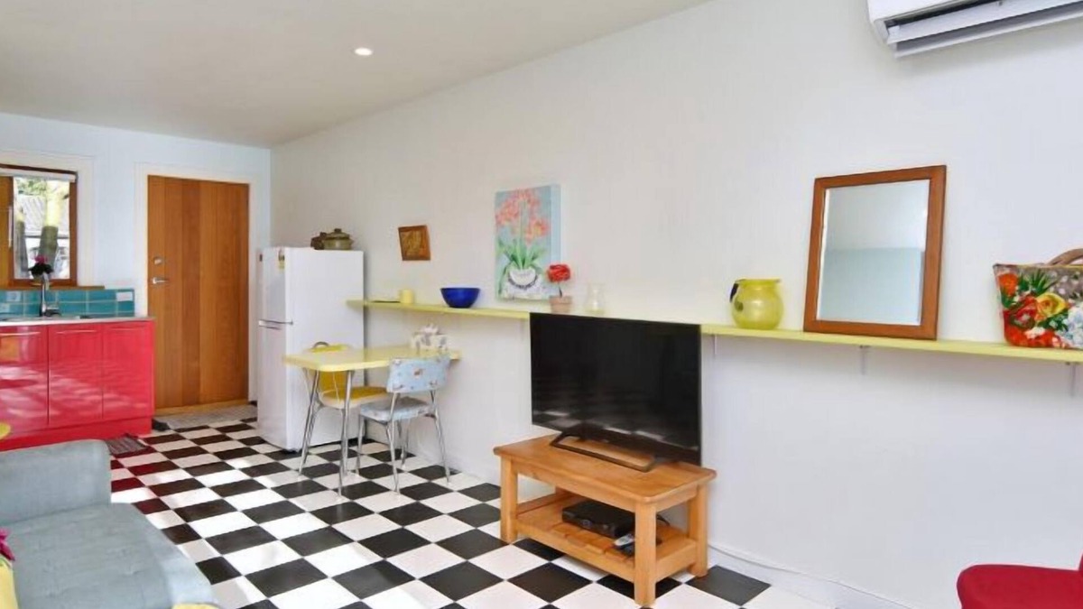 Christchurch City Centre Apartment | Louisa Chandler – Retro Charm by the City