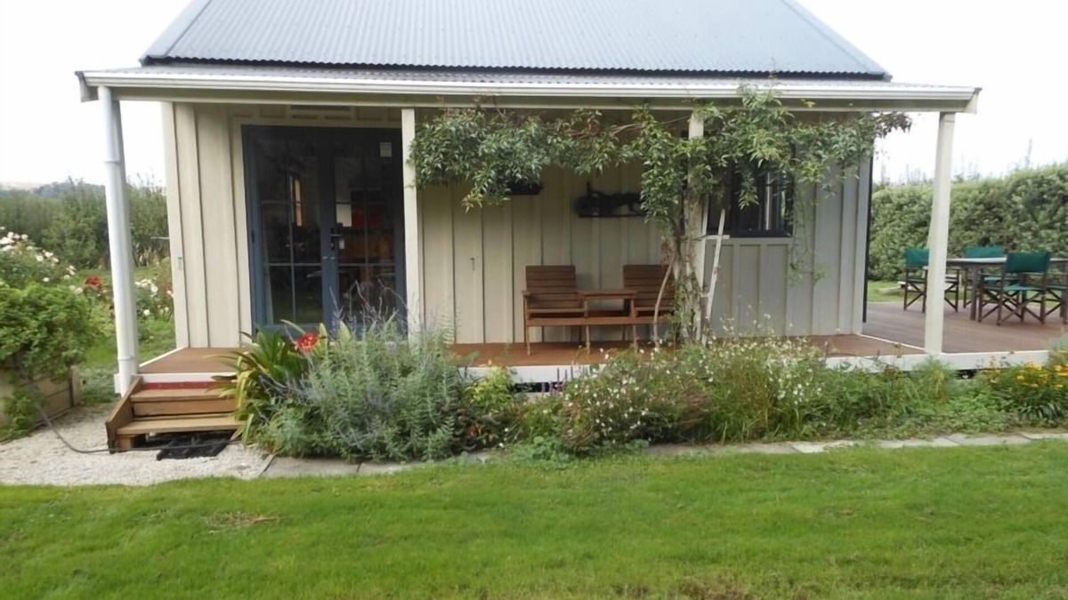 Havelock North Cottage | Louisa Cottage Private with All Round Rural Views