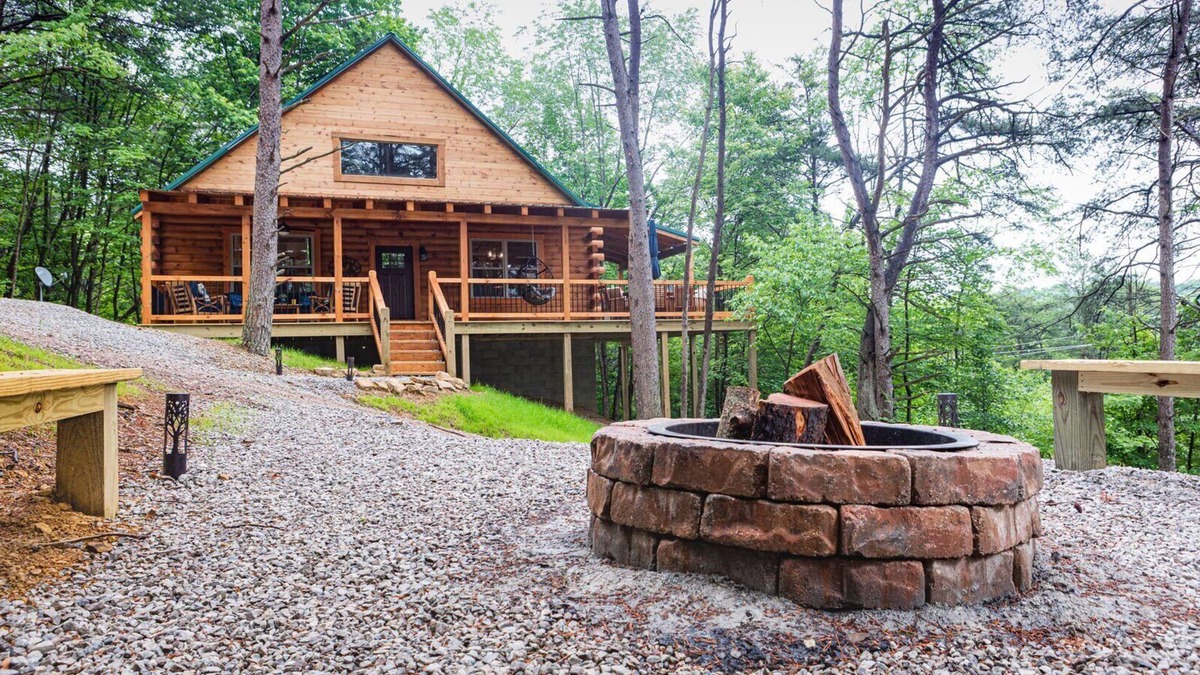 Logan Cabin | Louise's Hideaway by Inn & Spa at Cedar Falls