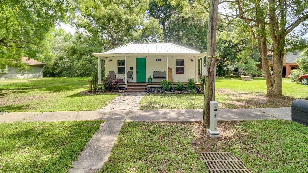 Slidell Cottage | Louisiana Escape w/ Deck & Smart TV