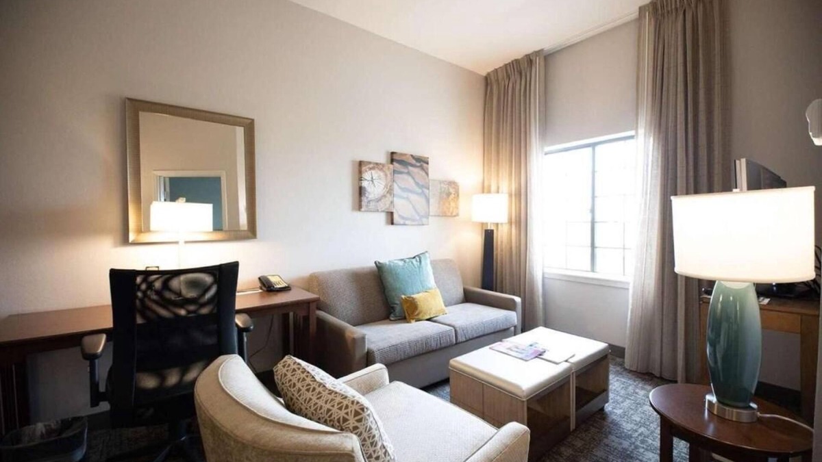 Highlands - Perkins Hotel | Louisiana Gem Away from Home! Full Kitchen, Pet-friendly, Onsite Pool, Parking!