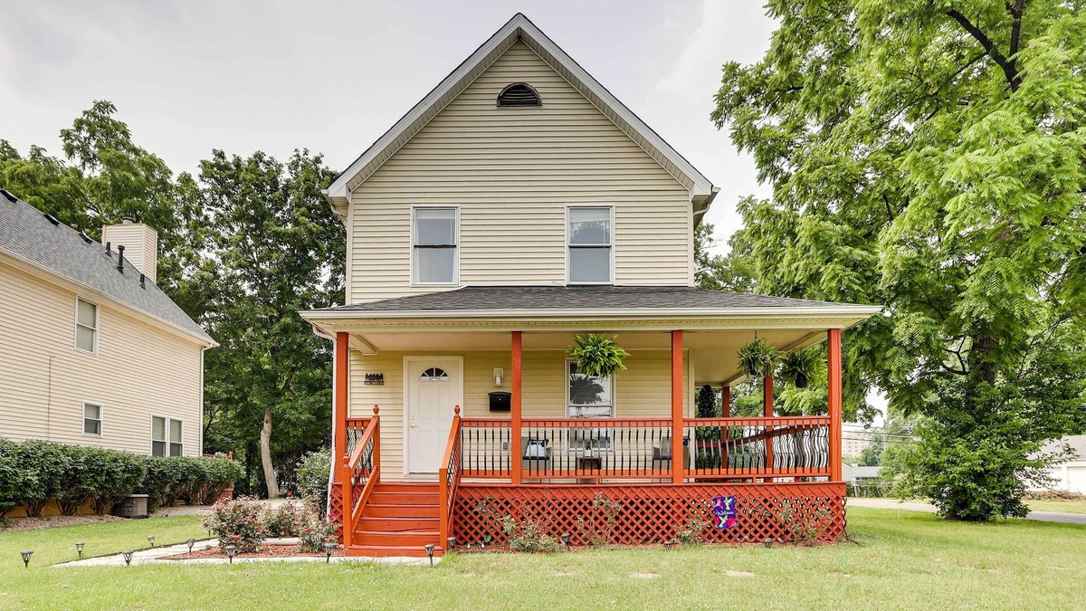 Bashford Manor House | Louisville Apartment - Walk to Restaurants!