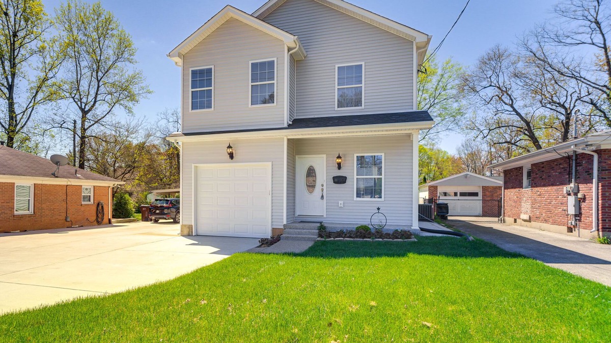 Lyndon House | Louisville Retreat w/Deck ~ 11 Mi to Downtown!