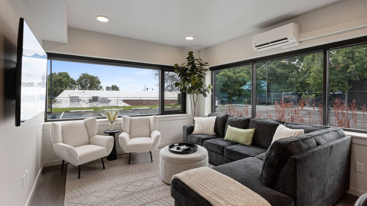 Cliff - Cannon Apartment | Lounge in Luxury with Free Parking