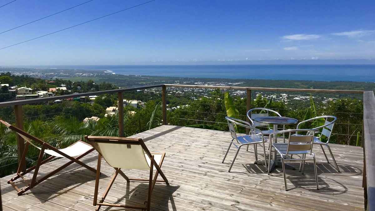 L'Etang-Sale House | Lounge of the high panoramic view between Ocean and Mountains