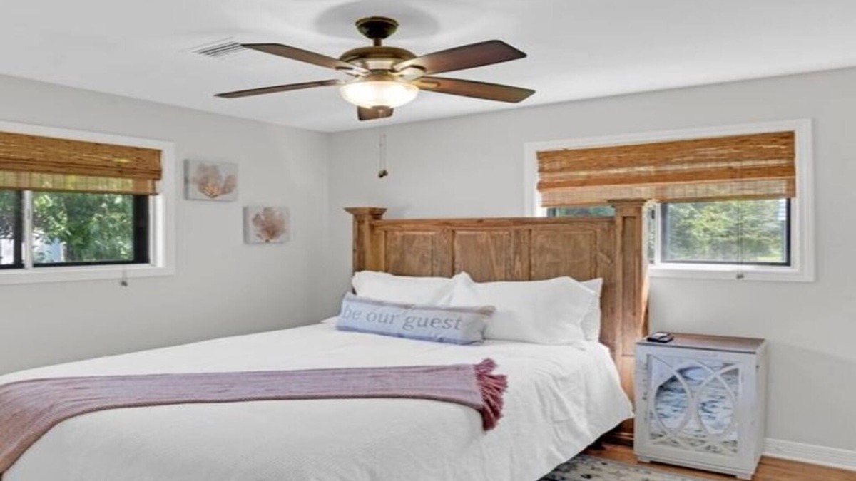 Bossier City House | Lounge on Logan | Sleeps 6 | Pet Friendly
