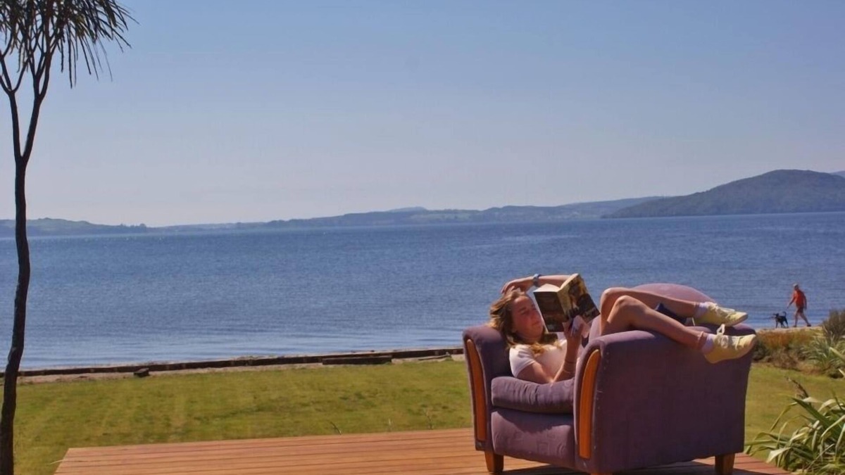 Ngongotaha House | Lounge to Lake - Water's Edge, Lake Rotorua