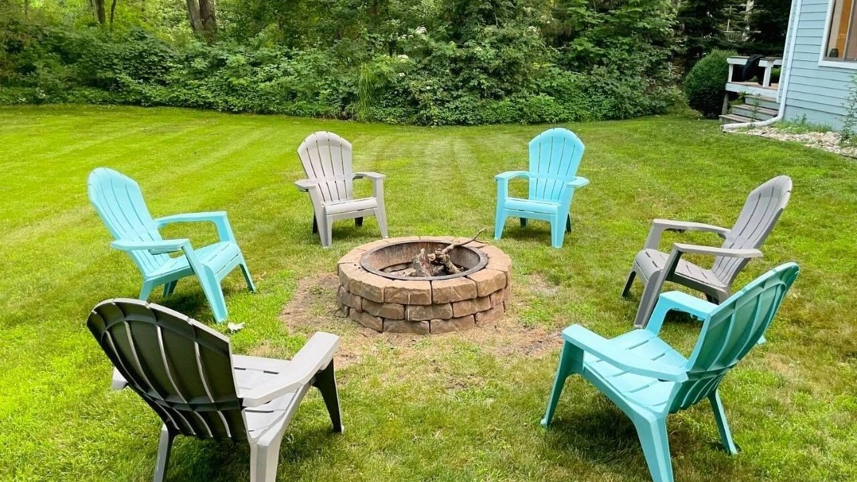 Stevensville House | Lounging at Lakewood in Southwest Michigan