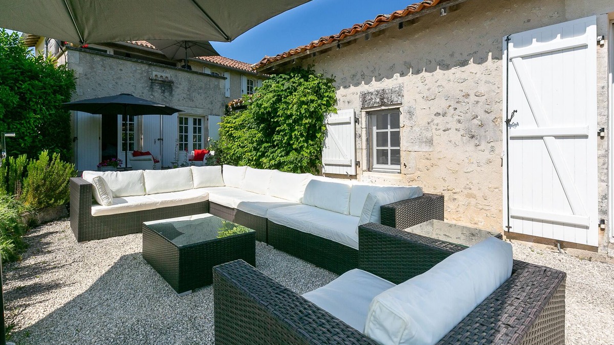 Lusignac House | Loups d'Or up to 10 guests + private salt water pool + panoramic views