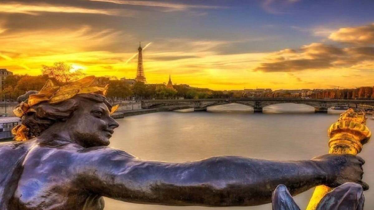 Quartier de la Place-Vendome Apartment | LOUVRE PLACE VENDOME/SEINE- THE MAGIC BEGINS HERE!