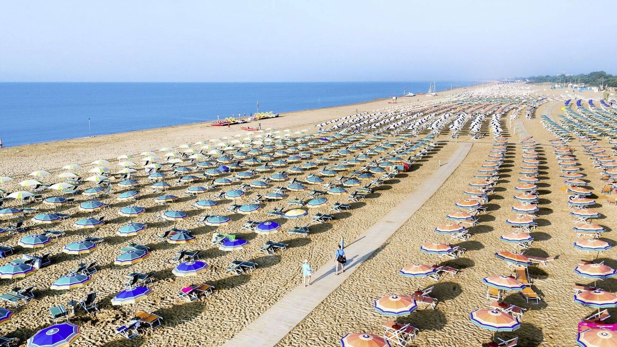 Bibione Pineda Apartment | Lovely apartment for 8 guests with A/C, TV, terrace, pets allowed and parking