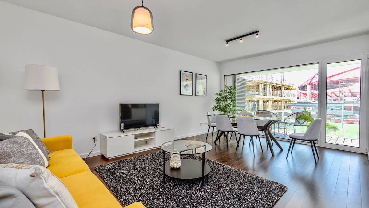 Sao Domingos de Benfica Apartment | Lovage Yellow Apartment, AC, Wifi, Elevator