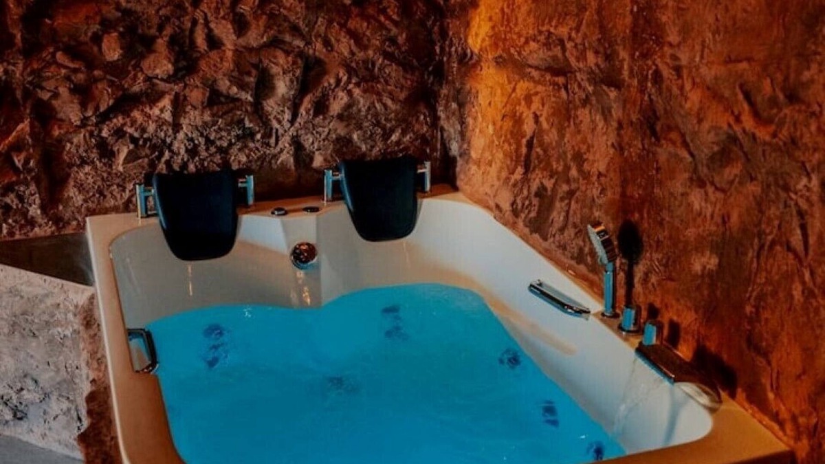 Hagen Apartment | Love Cottage with whirlpool in Hagen
