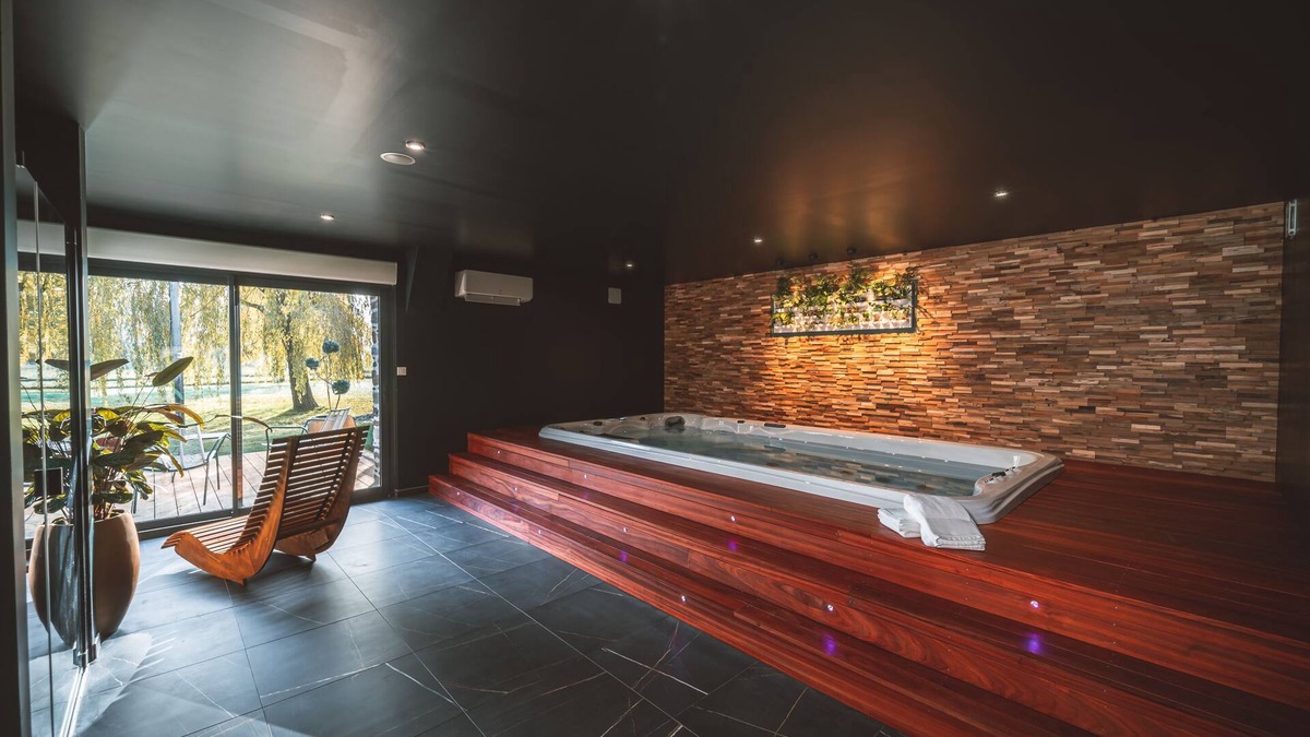 Argentre-du-Plessis Apartment | Love gite with swim spa and naughty space