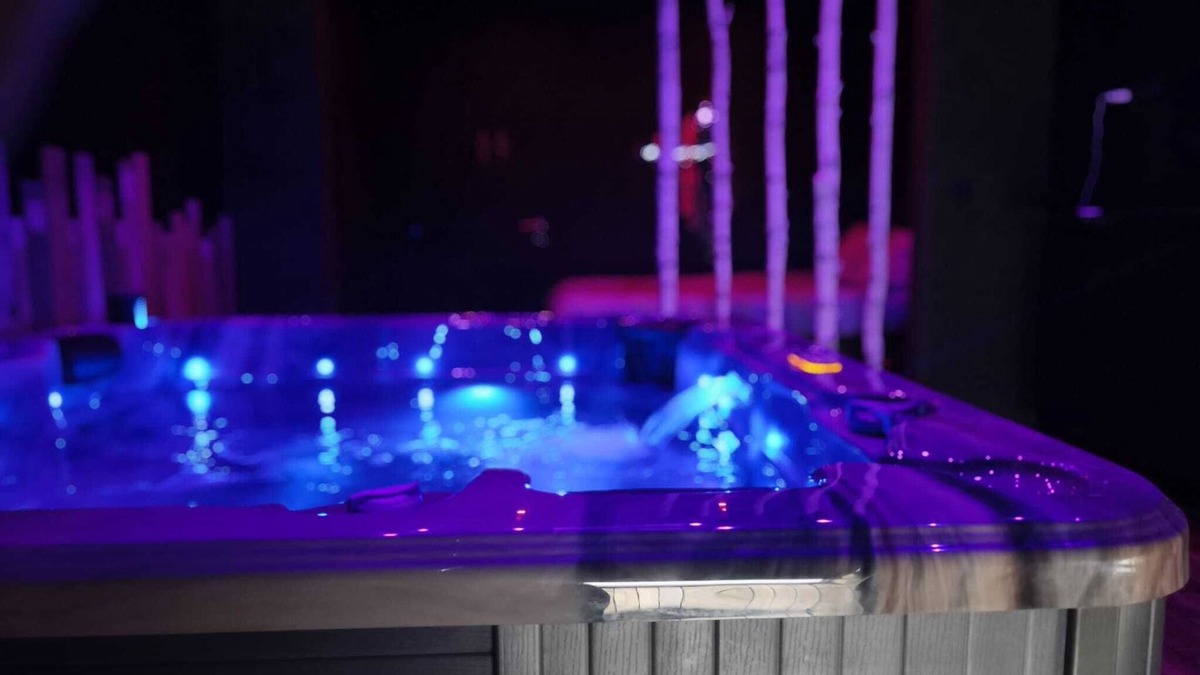 Montignies-sur-Sambre Apartment | LOVE JACUZZI SUITE FOR 2