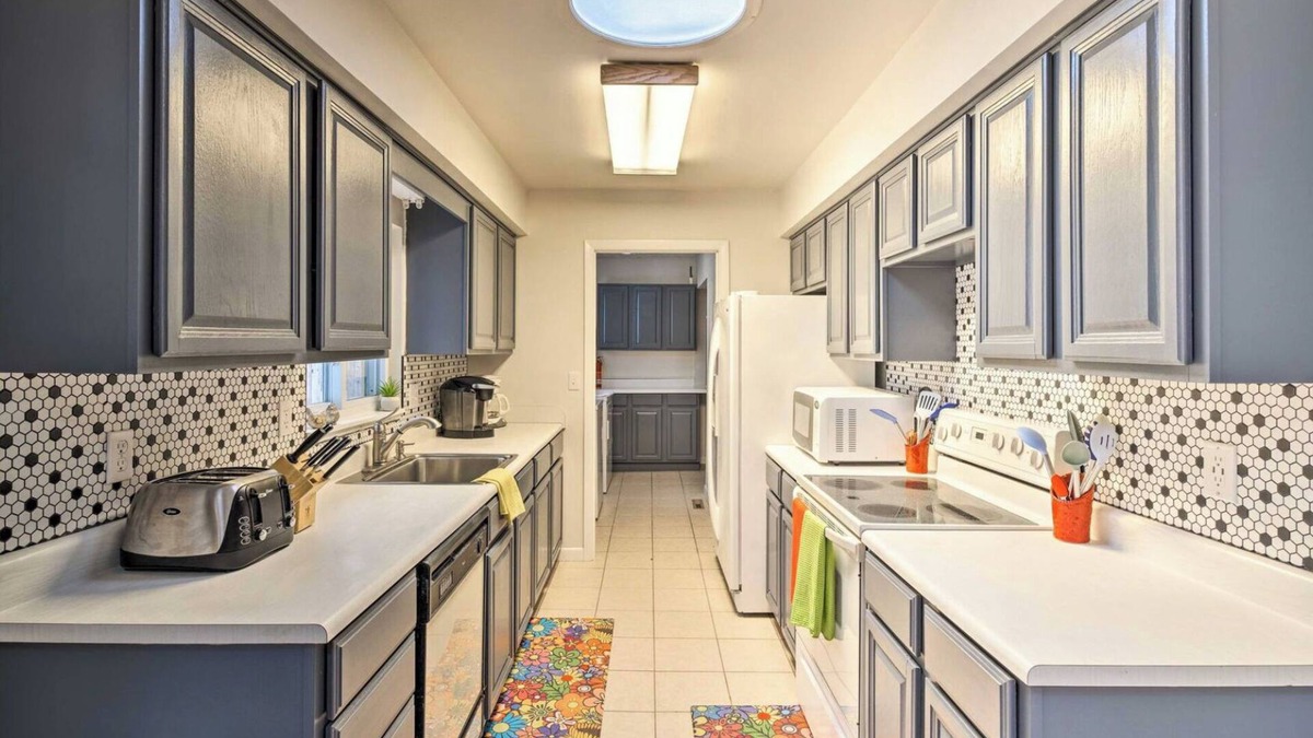 Laurel Park House | LOVE.LAUGH.LIVE-IN LAUREL PARK! {2 living spaces}
