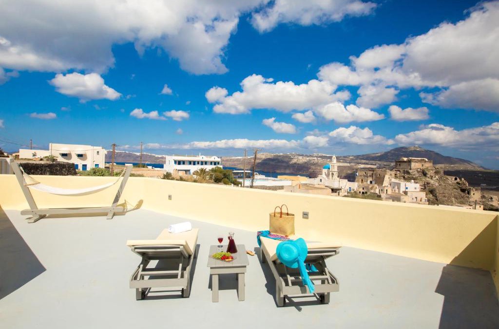 Akrotiri Villa | Love Nest with hot tub, hammam & outdoor cinema