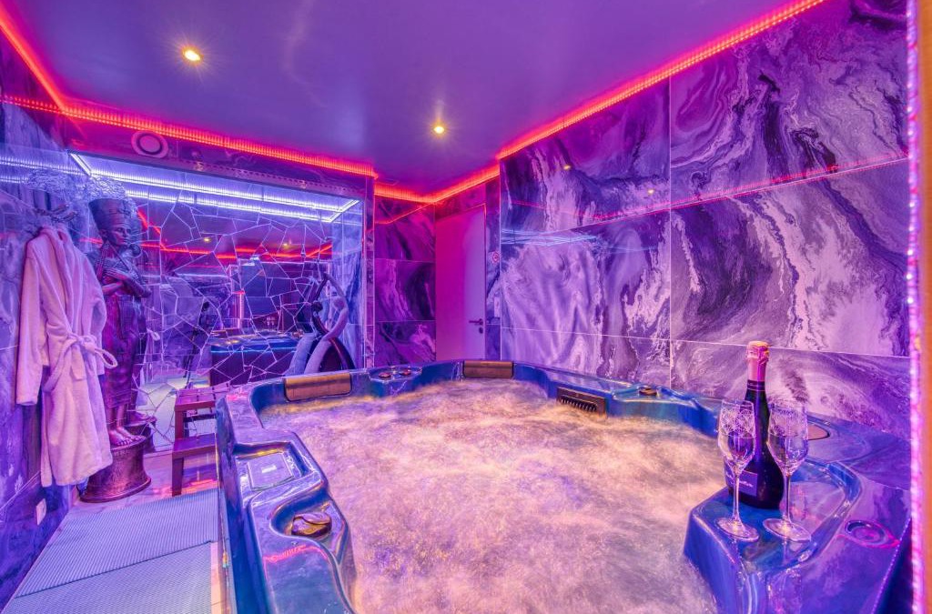Quartier des Eaux-Claires Apartment | Love Room Attitude