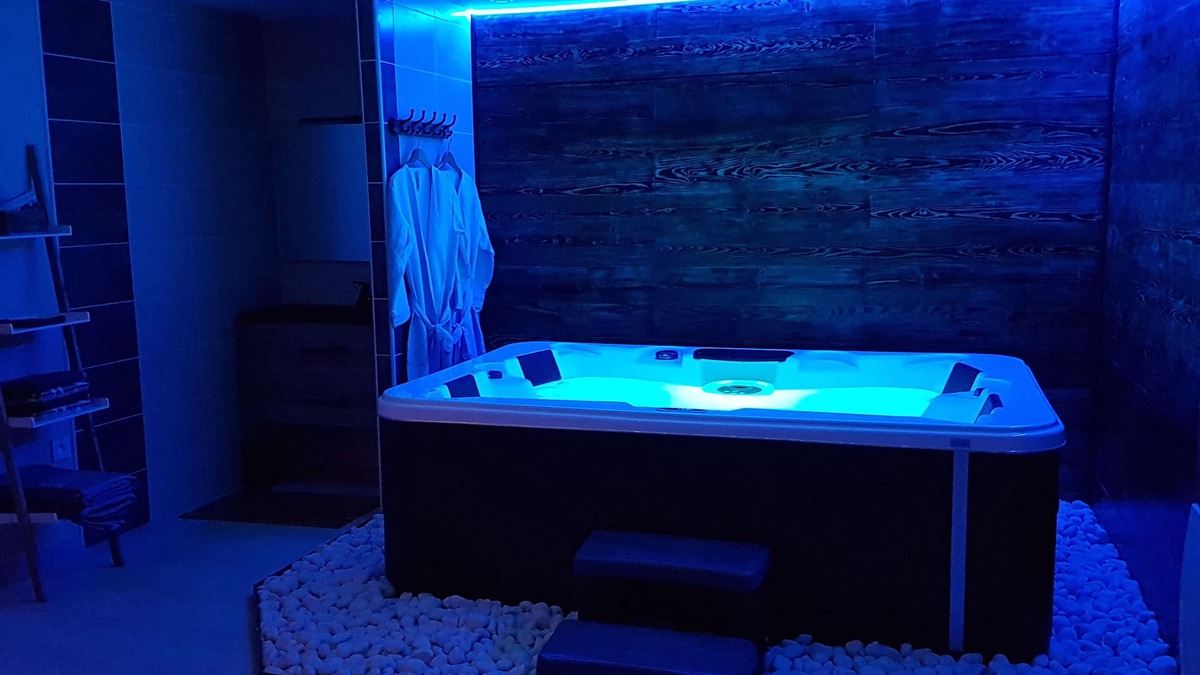 Cemboing Apartment | LOVE ROOM COSY LOVE & SPA, SAUNA, HAMMAM, PRIVATE SPA