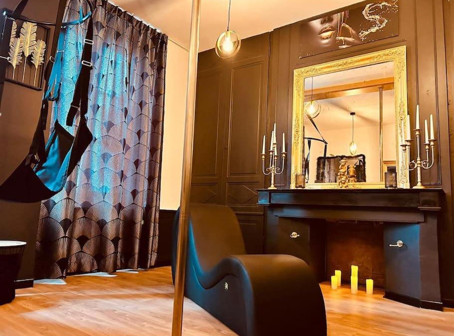 Illiers-Combray Apartment | Love room « L'étreinte dorée »