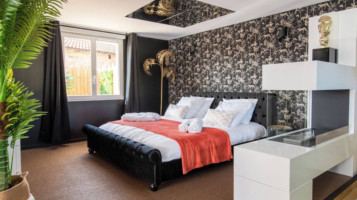 Belin-Beliet House | Love Room La Charmeuse: Jacuzzi, ceiling mirror - Bassin d'Arcachon
